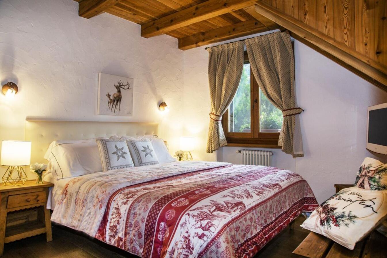 Bijoux Des Alpes - Mont Blanc Village La Salle Rom bilde