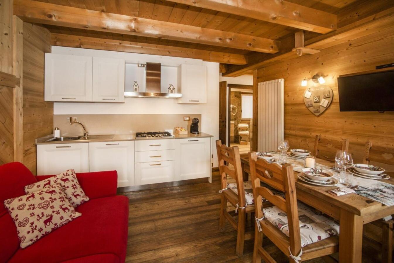 Bijoux Des Alpes - Mont Blanc Village La Salle Rom bilde