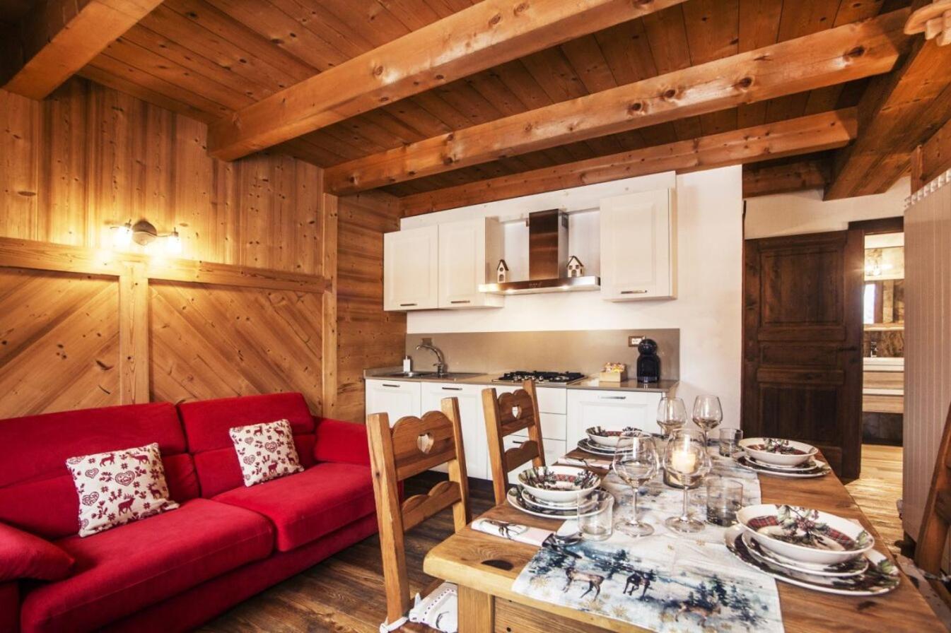 Bijoux Des Alpes - Mont Blanc Village La Salle Rom bilde