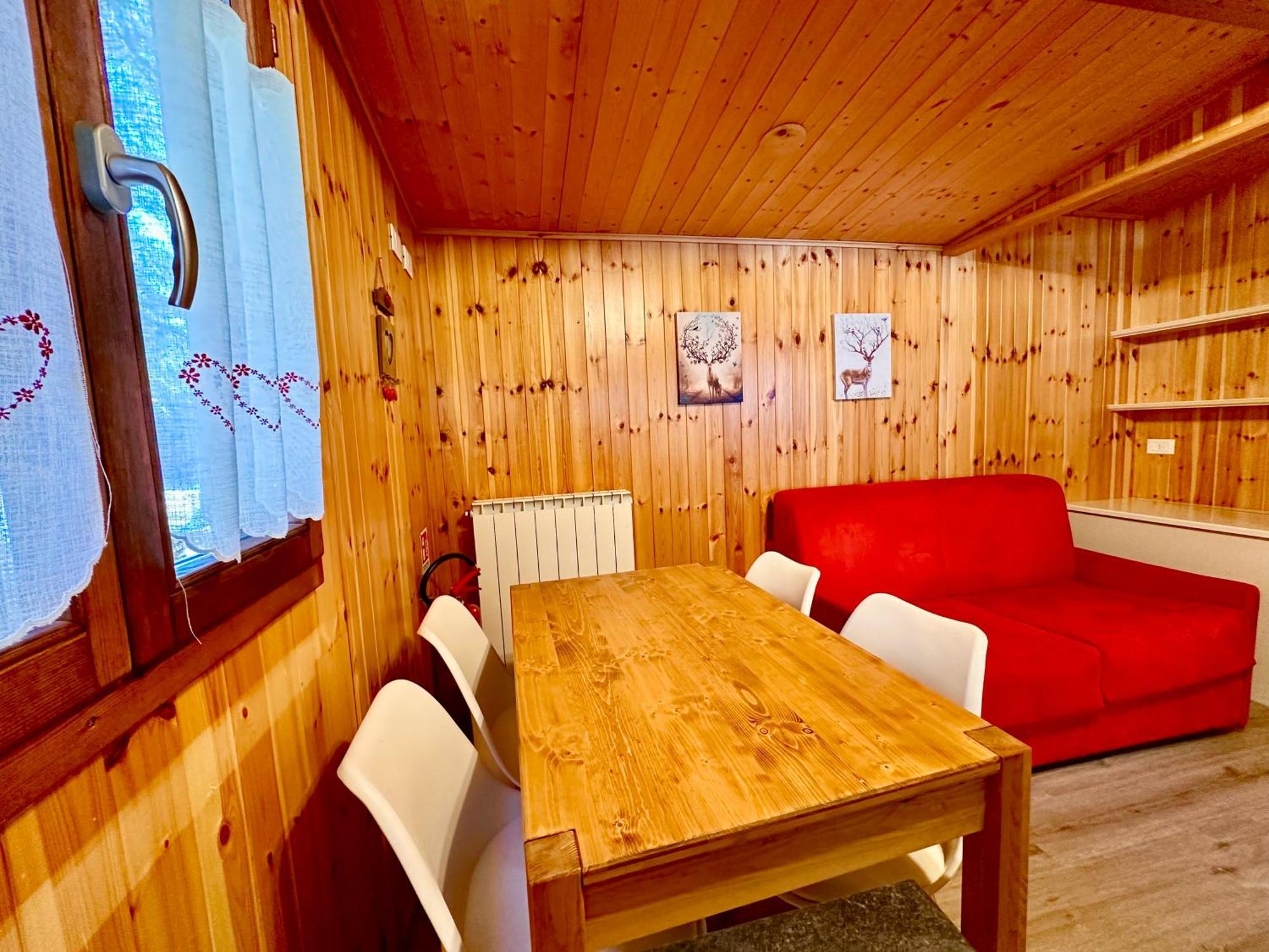 Bijoux Des Alpes - Mont Blanc Village La Salle Rom bilde