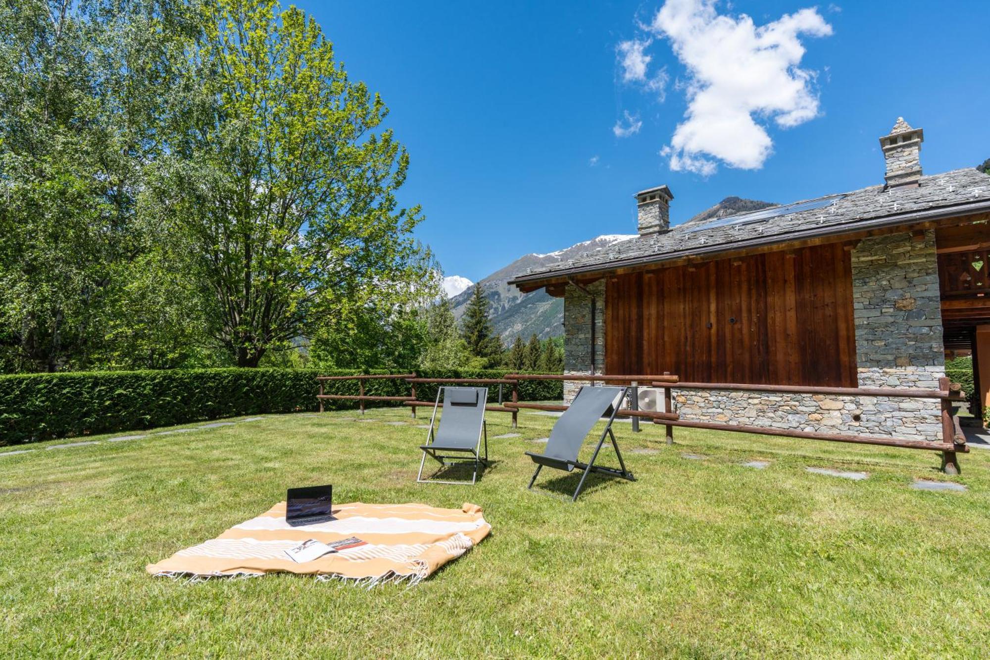 Bijoux Des Alpes - Mont Blanc Village La Salle Eksteriør bilde